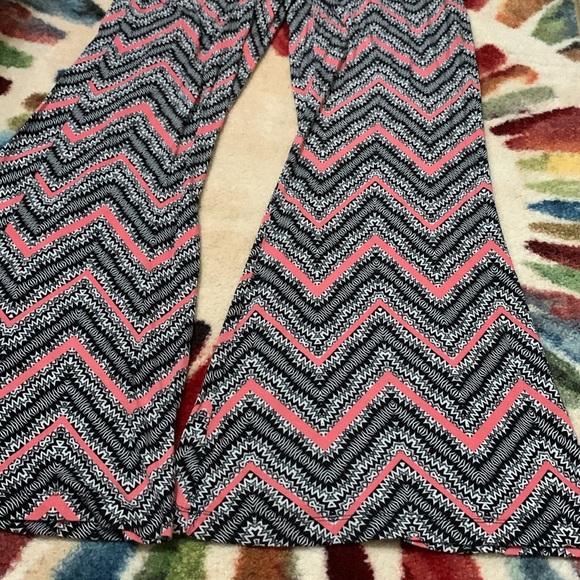 Patterned flare pants - Picture 3 of 3